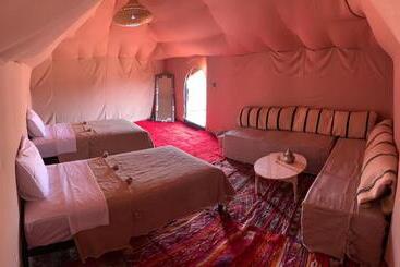 تختخواب و صبحانه Sahara Wellness Camp