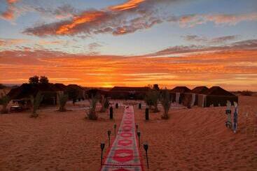 تختخواب و صبحانه Sahara Wellness Camp