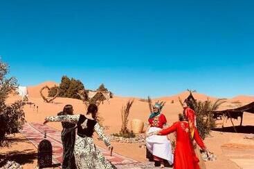 تختخواب و صبحانه Sahara Wellness Camp