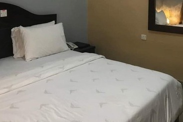 هتل Jim Eddy Suites