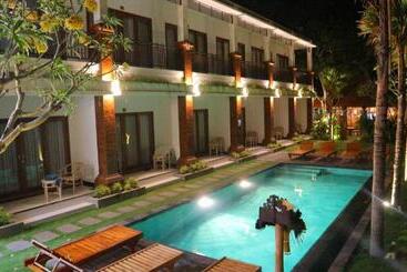 پانسیون Seno Guesthouse & Cafe