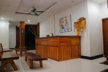 پانسیون Seno Guesthouse & Cafe