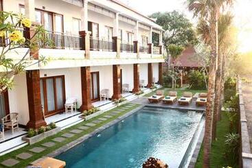 پانسیون Seno Guesthouse & Cafe