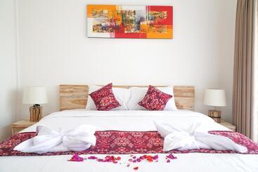 پانسیون Seno Guesthouse & Cafe