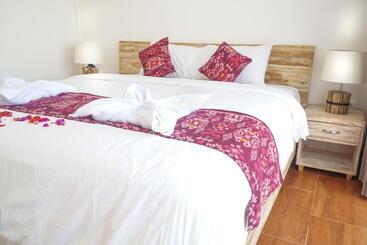 پانسیون Seno Guesthouse & Cafe