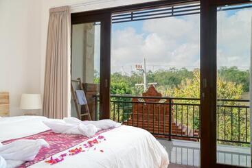 پانسیون Seno Guesthouse & Cafe