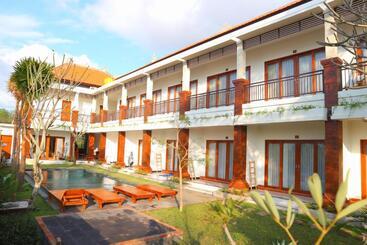 پانسیون Seno Guesthouse & Cafe