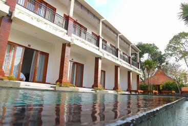 پانسیون Seno Guesthouse & Cafe