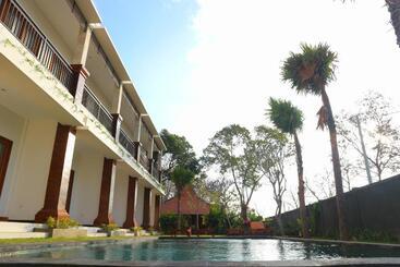 پانسیون Seno Guesthouse & Cafe