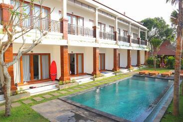 پانسیون Seno Guesthouse & Cafe