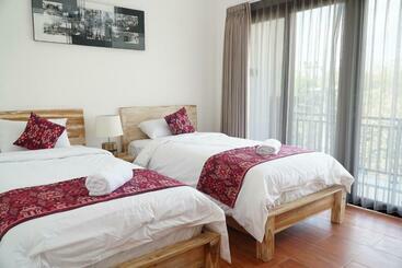پانسیون Seno Guesthouse & Cafe