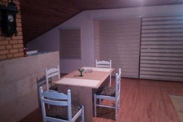 هاستل Kamena ćuprija