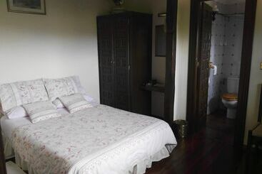 هاستل Mies De Villa