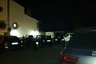 هاستل Mies De Villa