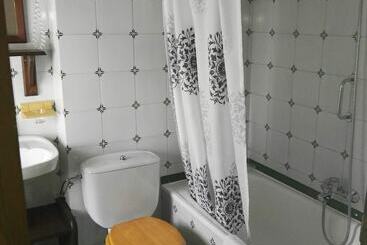 هاستل Mies De Villa