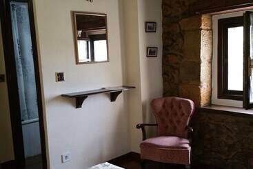 هاستل Mies De Villa