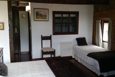 هاستل Mies De Villa