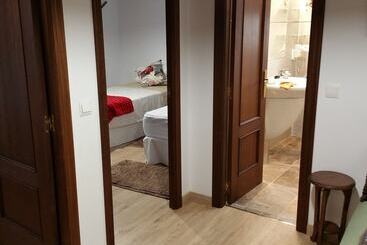 هاستل Mies De Villa