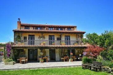 هاستل Mies De Villa