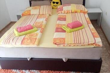 تختخواب و صبحانه Rzav