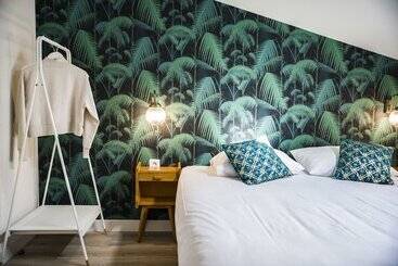 Georges Hostel & Café