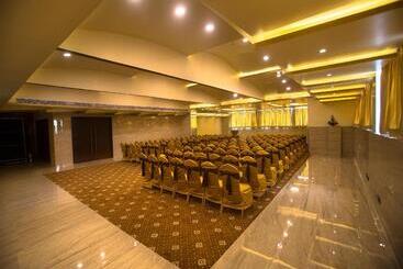 هتل Crossway Parklane Airport  Chennai