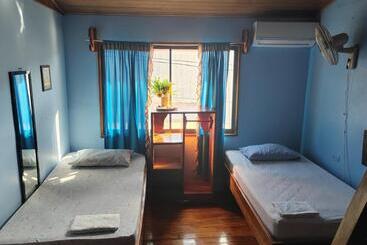 هتل Hostel Marisol