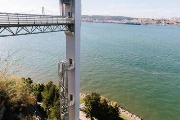 Lisbon South Hostel