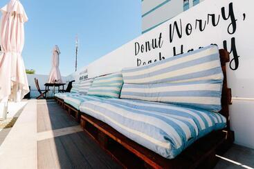 Lisbon South Hostel