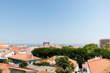 Lisbon South Hostel