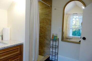 تختخواب و صبحانه Davis Square Inn