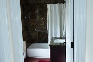 تختخواب و صبحانه Davis Square Inn