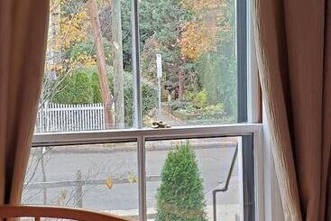 تختخواب و صبحانه Davis Square Inn