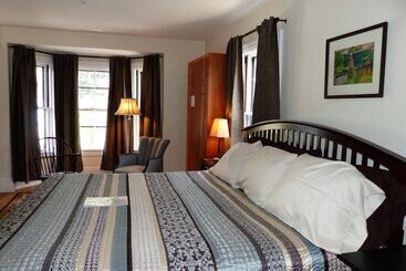 تختخواب و صبحانه Davis Square Inn