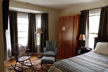 تختخواب و صبحانه Davis Square Inn