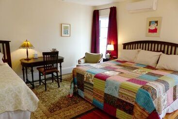 تختخواب و صبحانه Davis Square Inn
