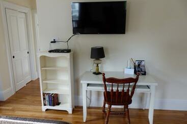 تختخواب و صبحانه Davis Square Inn