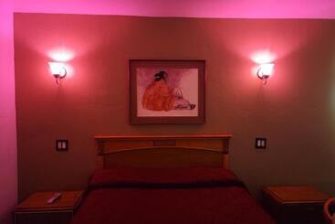 Deluxe Motel, Los Angeles Area