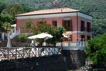 هتل Villa Tecla