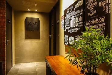 تختخواب و صبحانه Pinhouse