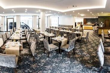 هتل Best Western Plus Royal Suites