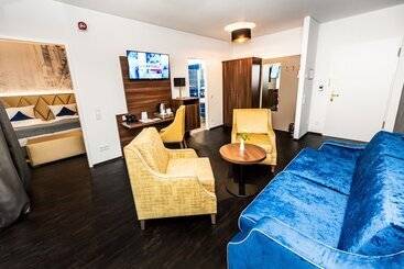 هتل Best Western Plus Royal Suites