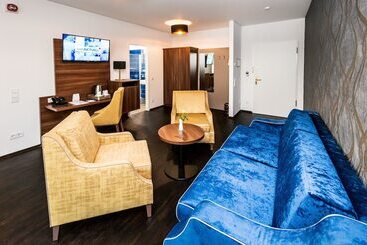 هتل Best Western Plus Royal Suites