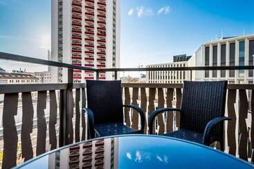 هتل Best Western Plus Royal Suites