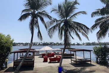هتل Coucoue Lodge