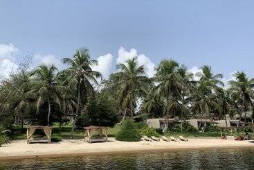 هتل Coucoue Lodge