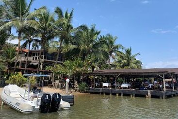 هتل Coucoue Lodge