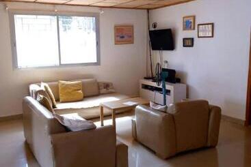 پانسیون Airport Lodge Lungi