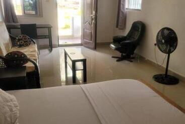 پانسیون Airport Lodge Lungi