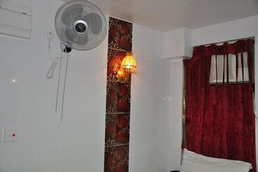 پانسیون Swiss Hostel